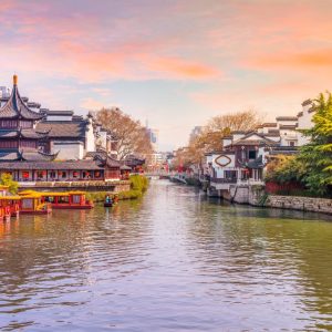 Reflejos de un canal oriental