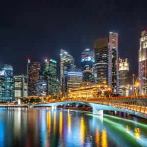 Singapur y sus reflejos nocturnos