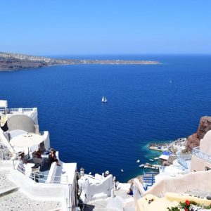 Santorini sobre el azul